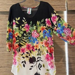 Floral printed tunic by Johnny Was